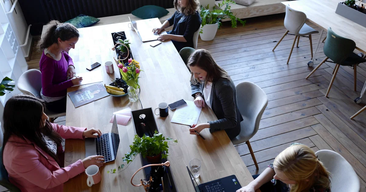 Customer Service Performance Metrics 2025: What to Measure & Why